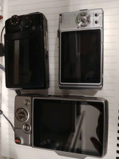 一月我在挖煤姬淘的富士，松下和奥林巴斯相机通过可追踪小航空运回来了，每一台都很不错和商品描述一致，挖煤姬的日淘体验直接拉满。
先说说淘到的宝贝们：富士相机自带感；松下绿一直都是我喜欢的感觉，新手也能闭眼出片；奥林巴斯金属机身颜值在线；照片也是秒出片。
重点夸夸挖煤姬...