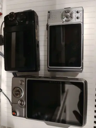 一月我在挖煤姬淘的富士，松下和奥林巴斯相机通过可追踪小航空运回来了，每一台都很不错和商品描述一致，挖煤姬的日淘体验直接拉满。
先说说淘到的宝贝们：富士相机自带感；松下绿一直都是我喜欢的感觉，新手也能闭眼出片；奥林巴斯金属机身颜值在线；照片也是秒出片。
重点夸夸挖煤姬...