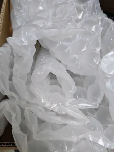 走竹蜻蜓的话，这个打包是真没的说，厚厚一层气泡膜，箱子也特别结实，本子包括外壳完全无损。因为包税通关也很顺，完全可以做甩手掌柜