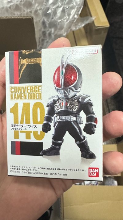 这次到的除了假面骑士con系列的加速555之外，还额外多了3只小高达，00r的颜值还是一样的耐打，帅气在线