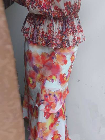 Vivienne tam中古就是美的不能再美了，邮政速度就是一个多星期左右就会到，很完美。也没有出现什么问题