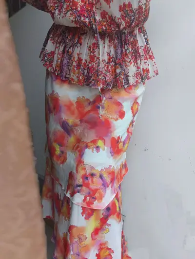 Vivienne tam中古就是美的不能再美了，邮政速度就是一个多星期左右就会到，很完美。也没有出现什么问题