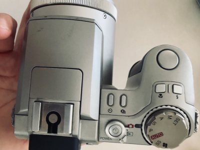 卖家服务超好，发货快，质量好，防抖镜头，附件等全部验收合格，值得信赖，如有需要下次还会继续购买。满意，快而安静。五星。