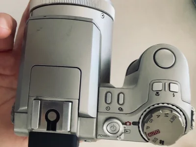 卖家服务超好，发货快，质量好，防抖镜头，附件等全部验收合格，值得信赖，如有需要下次还会继续购买。满意，快而安静。五星。