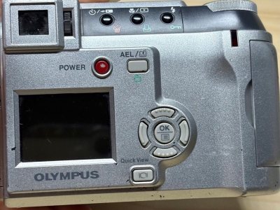 拍照非常快，又准确！ 十分清楚， 不愧是奥林巴斯防抖镜头，就是牛，透光率很好，理想，几乎听不到嗓音！ 给好评，很理想，透光率非常好，拍摄很清楚，是因为镜头很不错，就是牛。值得信赖。