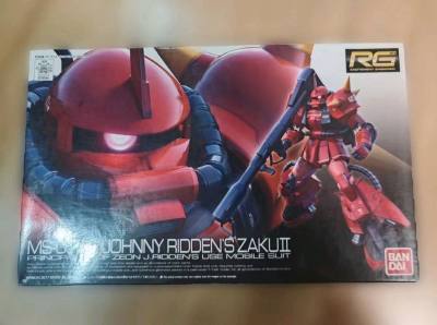 万代RG1/144 MS-06R-2 真红闪电 强尼莱丁扎古。扎古真实配色，是男人就应该开扎古。整体内构很完整，配色符合动画，机体设定，属于必入RG系列扎古