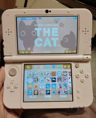 这次买到了想说啥的新大三，成色真的巨好，前主人真的是很爱了，像全新的一样，下了主题看着就更好看了，喜欢?