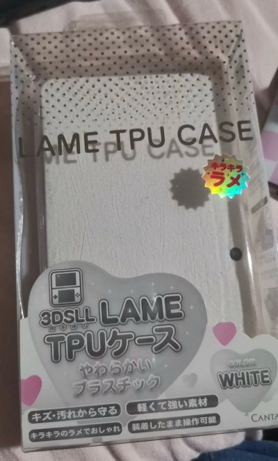 这次买的细闪的壳子，配套在动森老大三上怎么这么好看呢！！不过要是有颜色的壳子就更好了，满足满足，谢谢挖煤姬！