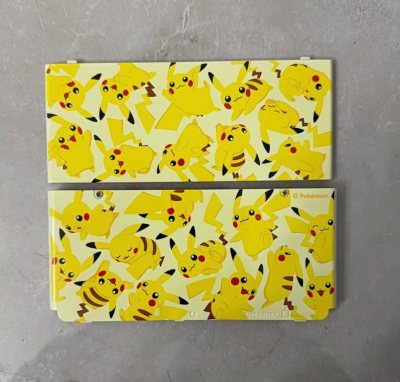 为了黑小三准备的壳系列。只有等黑小三到了才能更新黑色上机照片啦[大笑R]套白机子也挺好看！！！！！就是现在太贵了市面上五六七八百的。。
这个壳是亮面的，容易划痕，而且和火纹壳一样，工艺原因侧边漆从里面裂，裂成外头摸不出来的一个裂纹。不影响，但是强迫症可能接受不了。
...