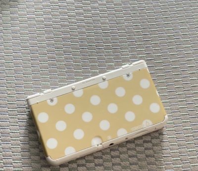 居然出乎意料好看的一款壳！！！之前还担心白色部分和机子颜色不一致。套上去又又又是好看？？怎么说呢，就是高级感？？
套上白熊替换壳闪闪的好好看[色色R]啊喜欢的壳又多了一个
