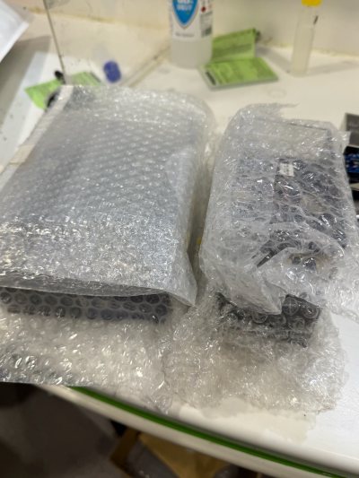 这次挖煤姬邮寄香港，拿到包裹以后非常满意。
第一，外包装非常好，拿到时候外包装完整。
第二，内包装加固到位， 没有太多空隙。
第三，用料扎实， 泡沫很厚，不是那种薄薄的泡沫。
总的来说，打包是很负责的。
一共八台F1模型，全部安全抵达。  加固花了五十块， 但是相对...