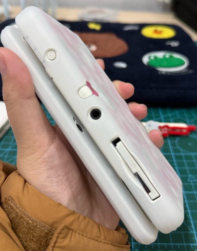 第一时间用在新小三上 爱惨了！！
挺开心自己赌的机真的很好没有翻车过
戴上替换壳 用上糯叽叽
下一步贴点贴纸开始宠幸新小三去了嘿嘿~