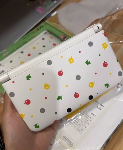 太满意了，这台机器超级超级新，不枉费我大老远跑去接它！刚拿到手就狂下了一圈游戏。
动森绝对不能少！3DS的动森不能岛建，有点不习惯。
幻想生活I，画面和人物没有 Switch版精致。
