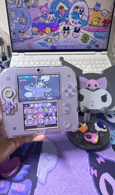 我终于也有透明全包水晶壳了✨✨✨配上小紫真的绝美[喝奶茶R][喝奶茶R][喝奶茶R]之前一直觉得贵没舍得买，后来还是觉得要买一个才能不挡住小紫的美貌，就下单了，没想到从日本寄过来一个星期就到了[赞R][赞R][赞R]美美套上！亮晶晶✨
