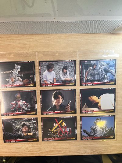 海淘假面骑士收藏卡圆满下车！正版保真，色彩鲜亮无掉色，卡面浮雕手感超绝，放进卡册超有排面～代购平台超给力，时效稳、清关快，包装里还垫了缓冲棉，到手毫无损伤，全程不用操心，闭眼冲不踩雷！

