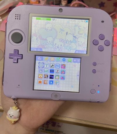 这次买的是紫色的2ds，可能粉色看腻了？？哈哈哈开玩笑，只是紫色和粉色都很好看而已，看到了好价怎么会不买啦