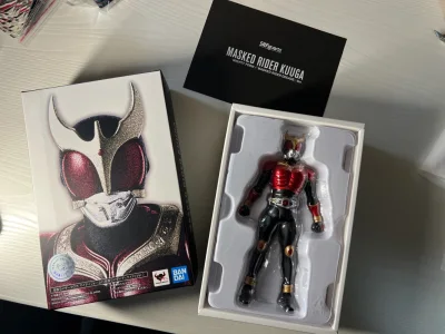 这次是在煤炉二手平台上切的假面骑士空我全能形态真骨雕，挖煤姬官方的包装非常好，第N次走竹蜻蜓也非常快，超乎我的预料，大概20天到手拆箱，非常丝滑！