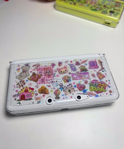 再版雪白老小三，美貌值满分?
原先收了一台初版的老小三白色，钢琴烤漆确实美，但是发黄很严重，终于收到了不发黄的小白啦～
