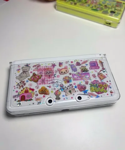 再版雪白老小三，美貌值满分?
原先收了一台初版的老小三白色，钢琴烤漆确实美，但是发黄很严重，终于收到了不发黄的小白啦～
