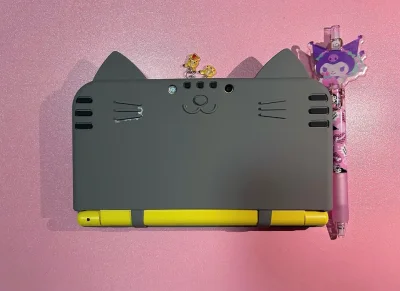 因为灰色猫爪所以决定留下来的第二只灰色猫咪，其实还有第三只在路上
虽然第一眼觉得灰扑扑的很一般，但时间久了就觉得也很可爱啊[害羞R]