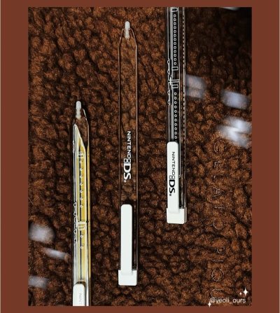 不知不觉3ds透明笔手上有三种了[哇R]
果然还是纯透明的最好看
C位还得是你
这个笔nds系列都能用哦！
