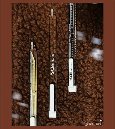 不知不觉3ds透明笔手上有三种了[哇R]
果然还是纯透明的最好看
C位还得是你
这个笔nds系列都能用哦！
