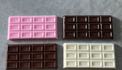 本来以为巧克力壳不会再买到了。遇到了一次白色的价格太高没买且死心了，结果后面居然捡漏到了一个[doge]看来和它们有特别的缘分。不知道有没有天蓝色的壳，目前是没见过。