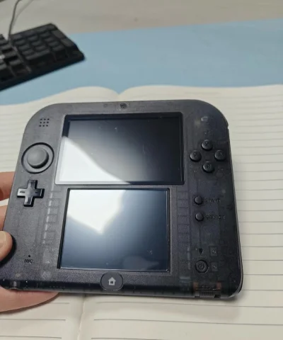 透色太高级了，黑色还特别百搭，一直想找个黑色的机子专门放动漫的主题，果然很合适。透明款真的太好看了
