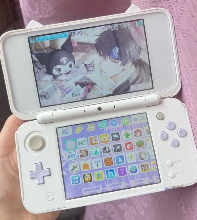 猫咪壳简直是为白橙色新大二而生的呜呜呜~~~不对不对每个颜色都好配的，好喜欢啊！！！虽然是硬硬的材质，但是也不影响
