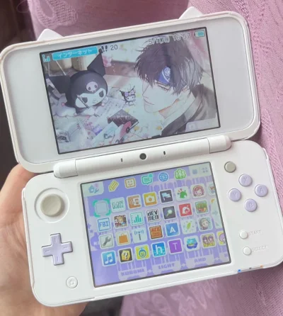 猫咪壳简直是为白橙色新大二而生的呜呜呜~~~不对不对每个颜色都好配的，好喜欢啊！！！虽然是硬硬的材质，但是也不影响
