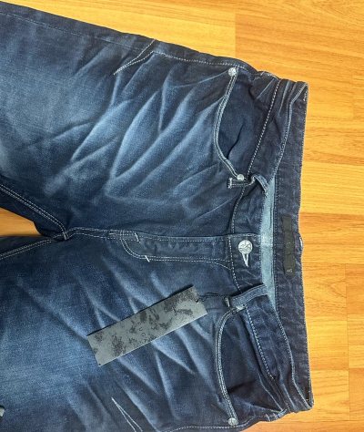 1. 这次购物太满意！裤子面料轻薄垂坠，和描述完全一致，物流超给力，客服也贴心，必须五星！

3. 平台购物体验超棒！下单到收货全程无忧，衬衫质量在线，包装严实，尺寸合适，以后还会常来！