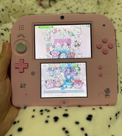 粉色永远是女孩子的最爱吧，看了很久很久也依旧貌美，这次还给她准备了很多好看包包，搭配漂亮的主题简直完美了