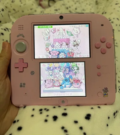 粉色永远是女孩子的最爱吧，看了很久很久也依旧貌美，这次还给她准备了很多好看包包，搭配漂亮的主题简直完美了