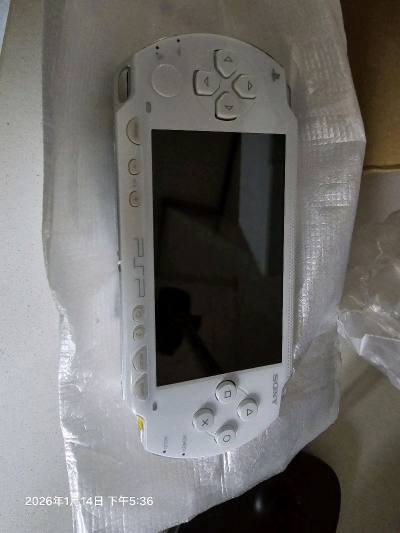 1000白色，成色很新，没想到这么多年的机器还是这么新，岛国人不玩儿机器吗，买来，哈哈哈。也算是如实描述了，哈哈