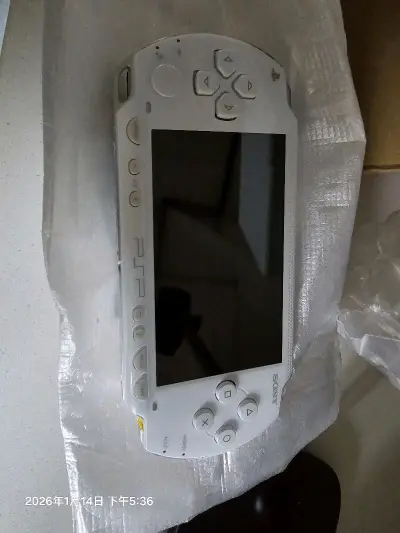 1000白色，成色很新，没想到这么多年的机器还是这么新，岛国人不玩儿机器吗，买来，哈哈哈。也算是如实描述了，哈哈