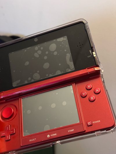 有一说一这颜色是真好看（普通的红色我也有），总体非常满意，虽然有瑕疵，可自己玩儿绰绰有余了。挺好的，没问题。
自己改了下摇杆，很不错。