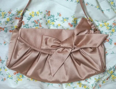 终于到啦，这次还是选择了海运，比以往久了一点，一直担心，还好安全到达啦，非常好看，喜欢~又等待下一波~淘得停不下来