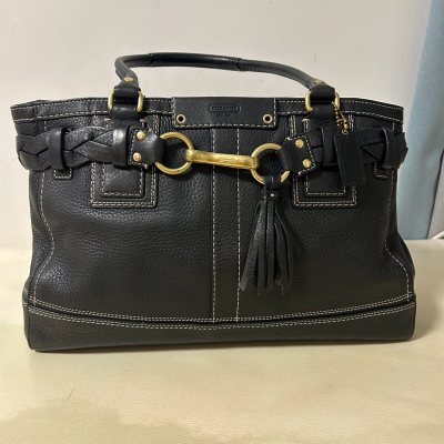 大家好。欢迎收看我的挖煤姬一月好物分享。挖煤姬是一个跨境转运平台。定位是日本海淘一站式转运服务商。挖煤姬界面简洁明了，操作简单。对单机切煤十分便利。我这次选择的是海运，切了一个全牛皮的coach包包，包装的很好，很愉快的一次购物体验，还会继续使用挖煤姬
#挖煤姬 #...