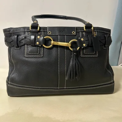 大家好。欢迎收看我的挖煤姬一月好物分享。挖煤姬是一个跨境转运平台。定位是日本海淘一站式转运服务商。挖煤姬界面简洁明了，操作简单。对单机切煤十分便利。我这次选择的是海运，切了一个全牛皮的coach包包，包装的很好，很愉快的一次购物体验，还会继续使用挖煤姬
#挖煤姬 #...