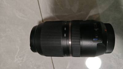 2017年出的二代镜头。拍照效果比第1代要好。但国内没有上市，保有量比较少，如果坏了找配件会维修困难。