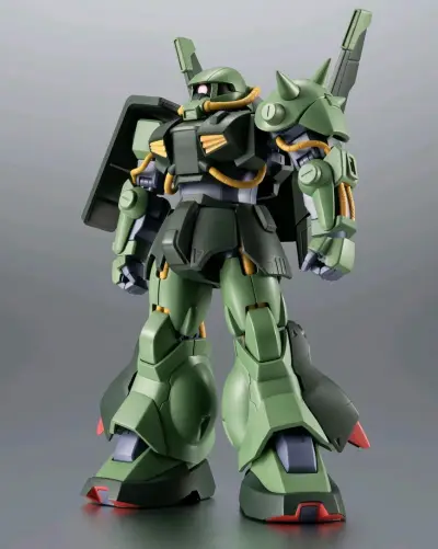 这款扎古模型堪称模玩佳作，机甲棱角分明、涂装细腻，完美还原硬核风范。配套包装盒格外牢固，抗摔耐压，长途运输也能让模型毫发无损，收藏把玩两相宜