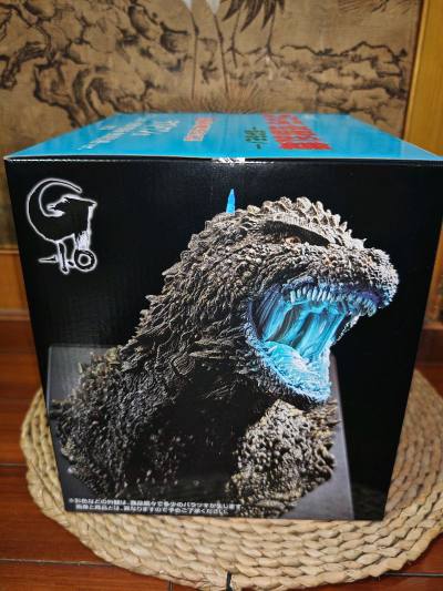 挖煤姬的界面设计简洁直观,分类清晰明了，不
管你想找动漫手办、偶像周边，还是小众的
中古好物，都能快速定位，自带翻译功能更
是让语言不再成为障碍。商品与日站数据实
时同步，热门好物一上架就能被你发现,从
此告别错过心仪宝贝的遗憾。
下单流程堪称便捷典范，注册简单,付...