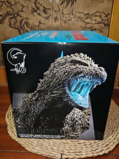 挖煤姬的界面设计简洁直观,分类清晰明了，不
管你想找动漫手办、偶像周边，还是小众的
中古好物，都能快速定位，自带翻译功能更
是让语言不再成为障碍。商品与日站数据实
时同步，热门好物一上架就能被你发现,从
此告别错过心仪宝贝的遗憾。
下单流程堪称便捷典范，注册简单,付...