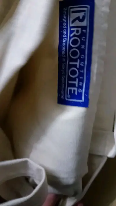 1.1发货1.11收到，很丝滑，比想象中还要快 
挖煤姬打包也不错，塞了很多缓冲泡沫垫，其实运输的就一个帆布包，总体来说令人满意。