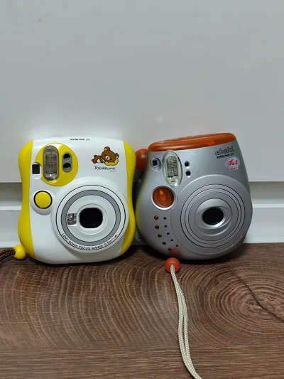 谁懂啊！在挖煤姬淘到的这两台富士拍立得成色真的绝了✨
银色的instax mini 20是复古感拉满的宝藏机型，黄白配色的mini25轻松熊联名款更是可爱到犯规！

挖煤姬的包装超用心，物流也比预想快太多，到手完全没磕碰。
不仅价格比国内香，而且可选的限定款特别多，...