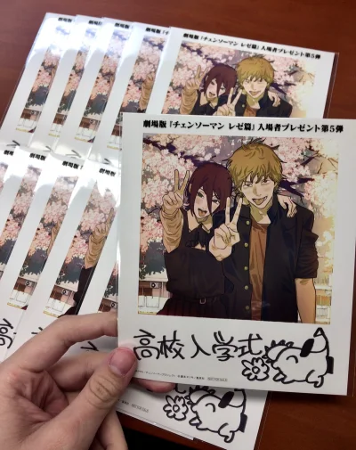 本次发货使用的是彩虹桥，三个工作日左右就到家了，切的主要是轻重量的纸片和吧唧，包裹包装的非常完美，谷子没有损伤，以后会继续支持挖煤姬购买。