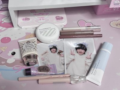 挖煤姬你是我的神来的吧！这次又疯狂购入好价之KANSOSAN妆前粉饼、恋爱魔镜粉底液、Canmake眼部打底、倩丽眼妆笔和爱丽小屋的亮片液，到货都完好无损，还有道枝骏佑的可爱烧普！打包超严实，国际物流也很给力，日淘认准挖煤姬和挖煤姬准没错！
