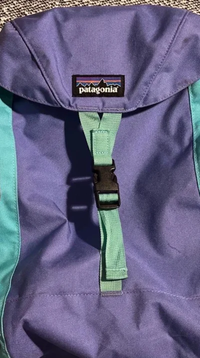 这次就是特别简单的买了个迷彩的钥匙包和一个巴塔哥尼亚的儿童双肩包，两个的颜色都特别好看！喜欢喜欢！又是爱上挖煤姬的一天！