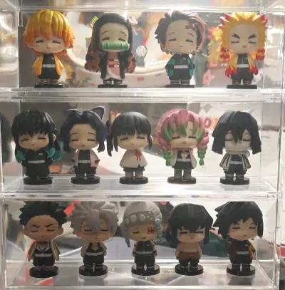 终于集齐鬼灭之刃南梦宫手办啦！这套真的萌翻了，超喜欢，等了好久终于都齐了！可以摆在一起欣赏了～每次看到心都化了hhh