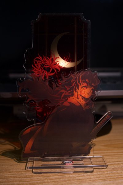 买了一些鬼灭之刃的立牌、杯垫和明信片，选择了合单，到手后看到包装得非常好，没有任何破损的情况，十分满意的购物体验！而且在煤炉上切到了好价谷☺️